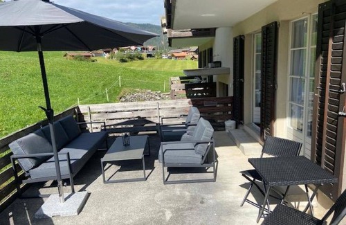 Ruedisbach Apartment | Cosy apartment for 4 guests with WIFI, TV, balcony and pets allowed