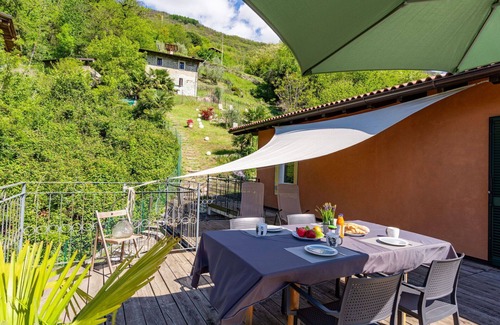 Aurogna Apartment | Cosy apartment for 4 guests with WIFI, A/C, TV and patio