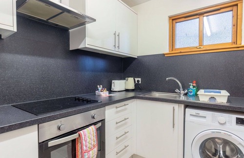 Balloch Apartment | Cosy apartment for 4 people with WIFI, TV and patio