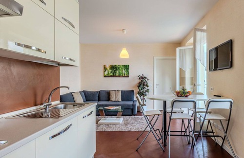 Claino Con Osteno Apartment | Cosy apartment for 4 guests with WIFI, TV, balcony and parking