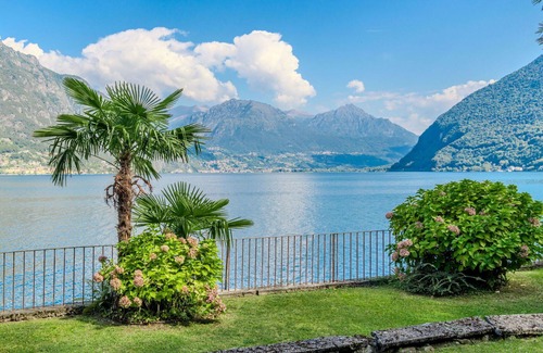 Claino Con Osteno Apartment | Cosy apartment for 4 guests with WIFI, TV, balcony and parking