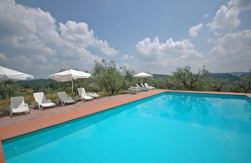 San Casciano in Val di Pesa Apartment | Cosy apartment for 4 guests with pool, WIFI, TV and parking, close to Florence