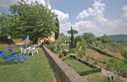 San Casciano in Val di Pesa Apartment | Cosy apartment for 4 guests with pool, WIFI, TV and parking, close to Florence