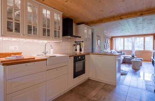 Lenk Apartment | Cosy apartment for 4 guests with WIFI, TV, balcony and pets allowed