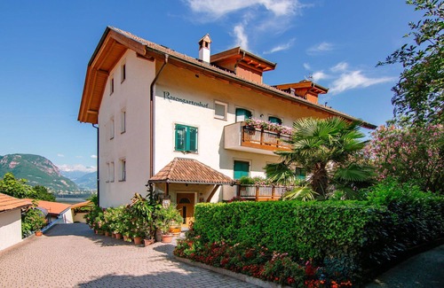 Andriano Apartment | Cosy apartment for 4 people with WIFI, pool, TV and patio