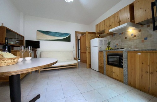 La Caletta Apartment | Cosy apartment for 4 guests with WIFI, TV, terrace and parking