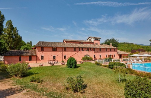San Brizio Apartment | Cosy apartment for 4 guests with WIFI, pool, TV, balcony, pets allowed and parking, close to Spo.