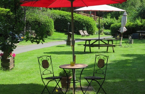 Schoenecken Apartment | Cosy apartment for 4 people with WIFI, TV, patio, pets allowed and parking
