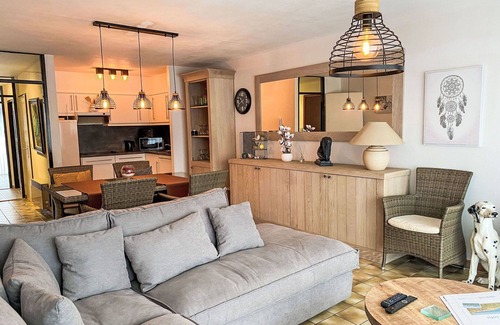 Bredene Apartment | Cosy apartment for 4 people with WIFI, TV, balcony and pets allowed