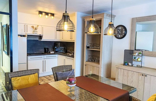 Bredene Apartment | Cosy apartment for 4 people with WIFI, TV, balcony and pets allowed