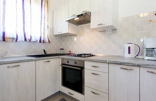 Martina Apartment | Cosy apartment for 4 people with A/C, WIFI, TV and terrace