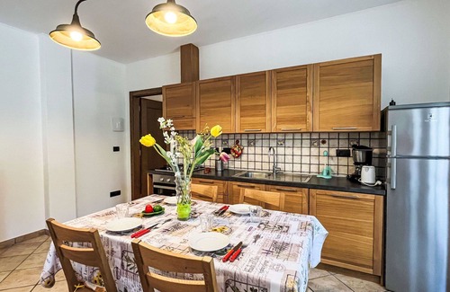 Savona Apartment | Cosy apartment for 4 people with WIFI, TV, patio, pets allowed and panoramic view