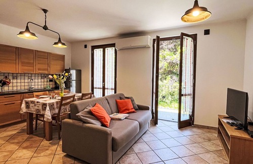 Savona Apartment | Cosy apartment for 4 people with WIFI, TV, patio, pets allowed and panoramic view