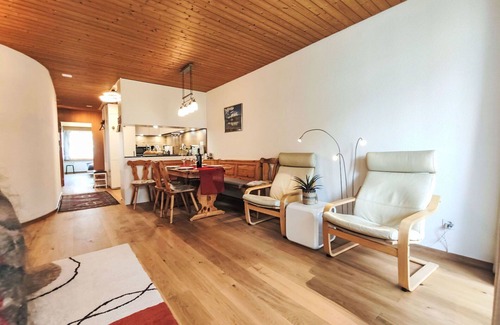 Davos-Dorf Apartment | Cosy apartment for 4 people with WIFI, TV and balcony