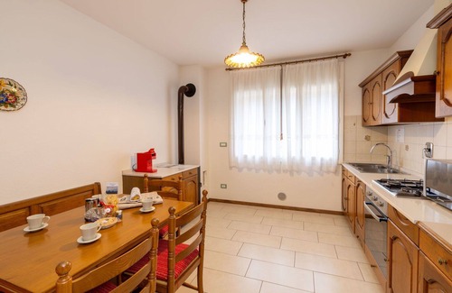 Ovaro Apartment | Cosy apartment for 4 people with WIFI, TV, balcony and parking
