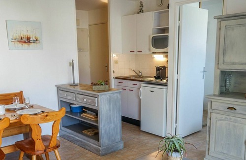 Pontaillac Apartment | Cosy apartment for 4 people with WIFI, TV, balcony, pets allowed and parking