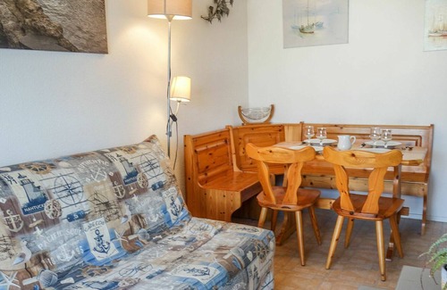 Pontaillac Apartment | Cosy apartment for 4 people with WIFI, TV, balcony, pets allowed and parking