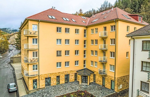 Jachymov Apartment | Cosy apartment for 5 guests with WIFI, TV, panoramic view and parking