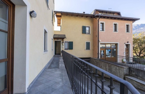Bormio Apartment | Cosy apartment for 5 guests with WIFI, hot tub, TV, balcony and pets allowed