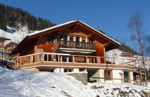 Lenk Apartment | Cosy apartment for 5 guests with WIFI, TV, balcony and pets allowed
