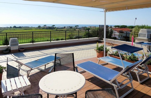 Cerveteri Apartment | Cosy apartment for 5 guests with A/C, TV, patio and parking