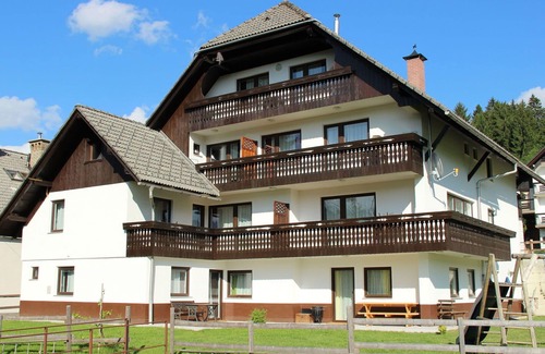 Bohinjska Bistrica Apartment | Cosy apartment for 5 people with WIFI, TV, balcony, pets allowed, panoramic view and parking