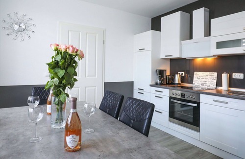 Oberndorf Apartment | Cosy apartment for 6 guests with WIFI, TV and terrace