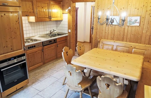 Acletta Apartment | Cosy apartment for 6 guests with pool, WIFI, TV, balcony and panoramic view