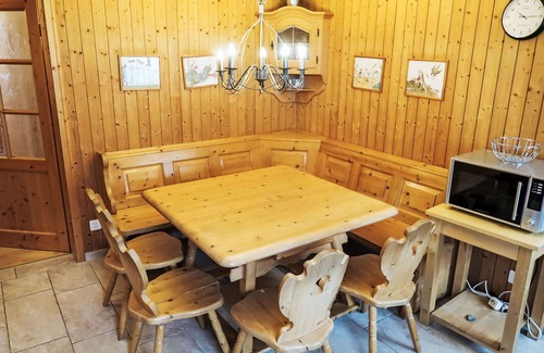 Acletta Apartment | Cosy apartment for 6 guests with pool, WIFI, TV, balcony and panoramic view