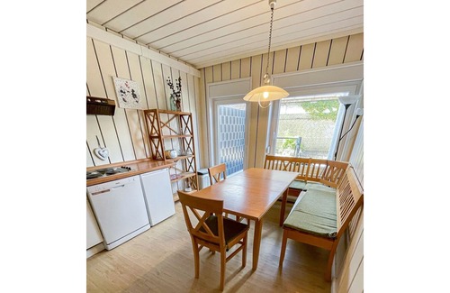 Norddeich Apartment | Cosy apartment for 6 guests with WIFI, TV, terrace, pets allowed and parking