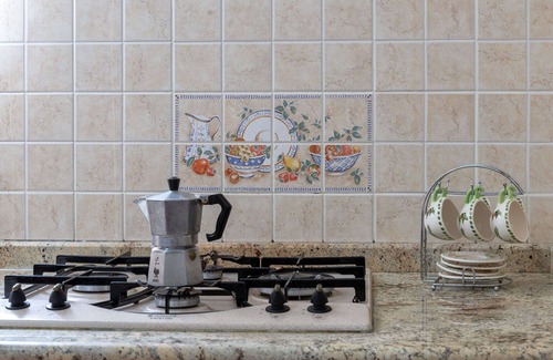 Nulvi Apartment | Cosy apartment for 6 people with TV and parking
