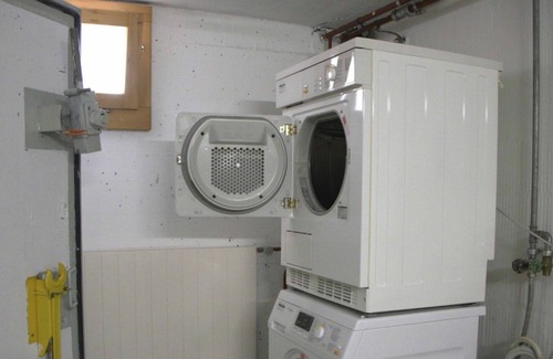 Goldiwil Apartment | Cosy apartment for 6 people with WIFI, TV, balcony and parking