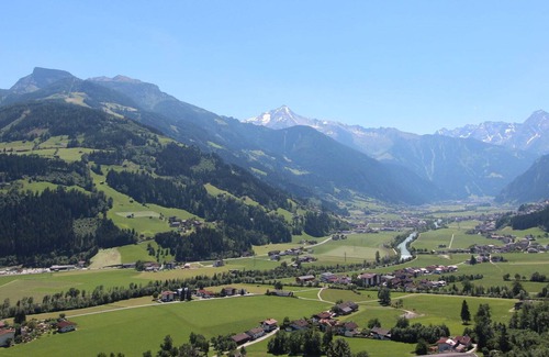 Zillertal Apartment | Cosy apartment for 7 guests with WIFI, TV, balcony and parking