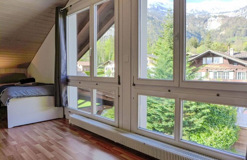 Brienz Apartment | Cosy apartment for 7 guests with WIFI, TV, terrace, panoramic view and parking