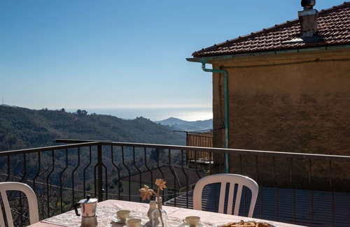 Vasia Apartment | Cosy apartment for 7 guests with WIFI, TV, terrace, pets allowed and parking