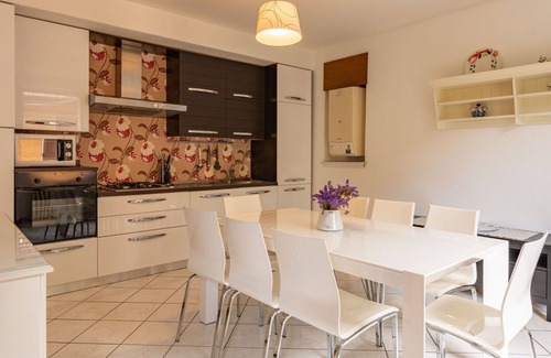 Castello Apartment | Cosy apartment for 8 guests with WIFI, TV, balcony and pets allowed