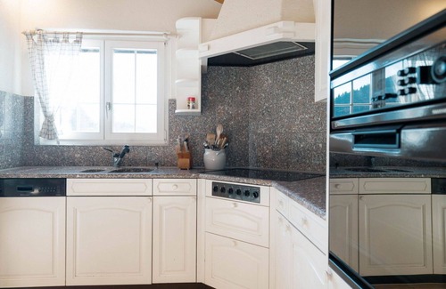 Mitloedi Apartment | Cosy apartment for 8 people with WIFI, TV, balcony and pets allowed