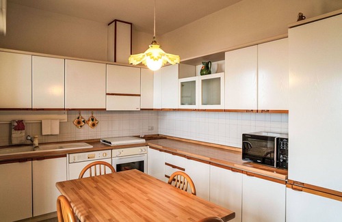 Silvi Apartment | Cosy apartment for 8 people with WIFI, patio and pets allowed