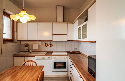 Silvi Apartment | Cosy apartment for 8 people with WIFI, patio and pets allowed