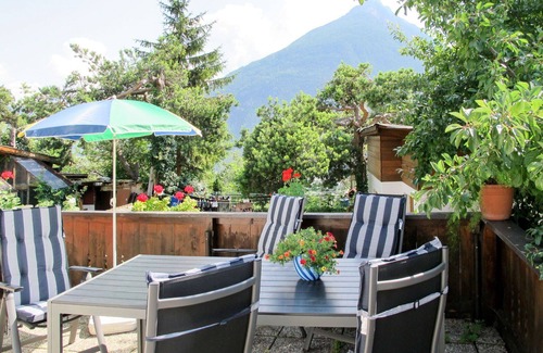Imst Apartment | Cosy apartment for 8 people with WIFI, TV, terrace and pets allowed