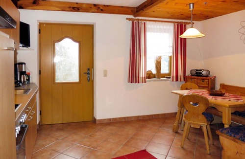 Emberg Apartment | Cosy apartment for 4 guests with WIFI, TV and terrace