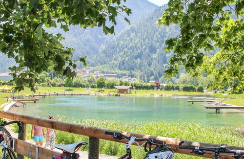 Kapfing Apartment | Cosy apartment for 4 guests with WIFI, TV, balcony, pets allowed, panoramic view and parking