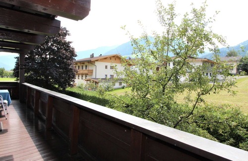 Kapfing Apartment | Cosy apartment for 4 guests with WIFI, TV, balcony, pets allowed, panoramic view and parking