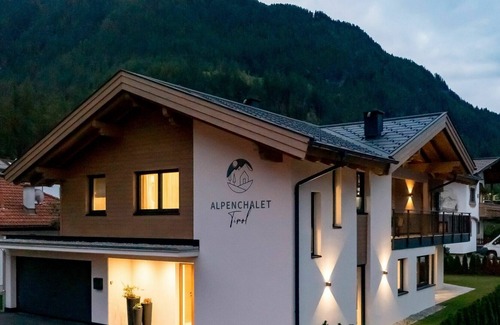 Unterlaengenfeld Apartment | Cosy apartment for 5 guests with WIFI, TV, patio and parking