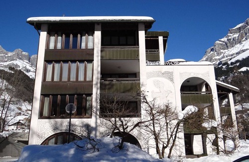 Engelberg Apartment | Cosy apartment for 4 people with WIFI, pool, TV and balcony