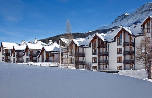 Lenzerheide Apartment | Cosy apartment for 4 people with TV and balcony