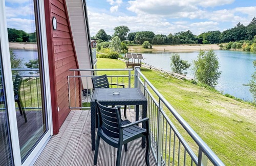 Hechthausen Apartment | Cosy apartment for 4 people with pool, WIFI, TV, balcony, pets allowed and parking