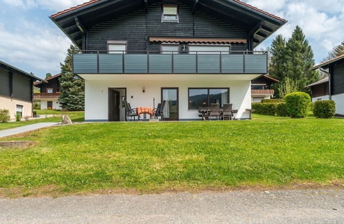 Arrach Apartment | Cosy apartment for 12 guests with WIFI, TV, patio, pets allowed and parking