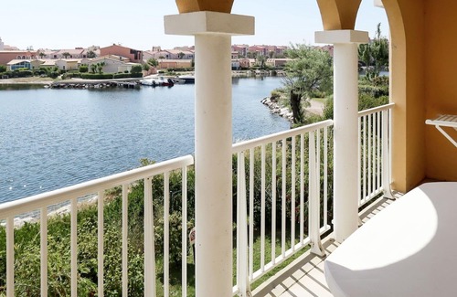 Le Barcares Apartment | Cosy apartment for 5 people with pool, TV, terrace and pets allowed