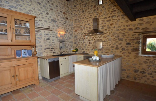 Saint-Denis Apartment | Cosy apartment for 6 people with WIFI, pool, TV and terrace